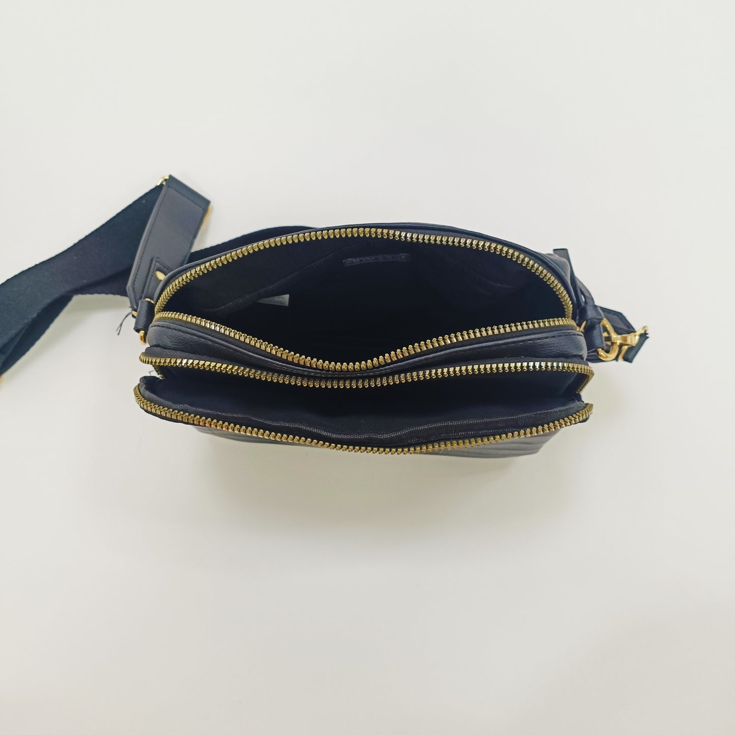 Black Crossbody Multicompartemnt Bag ONE Size | Preloved