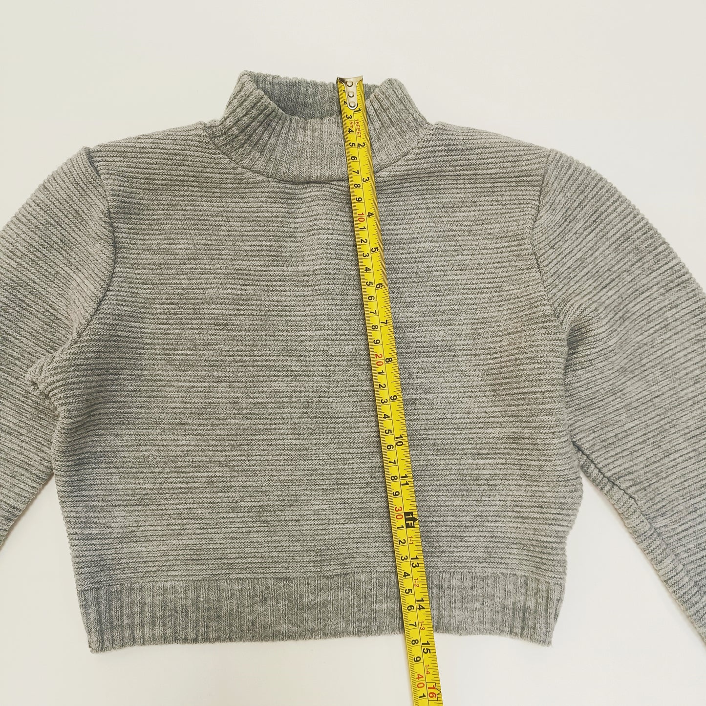 Light Grey Ribbed Cropped Knitted Crew Neck Jumper Size Small | Preloved