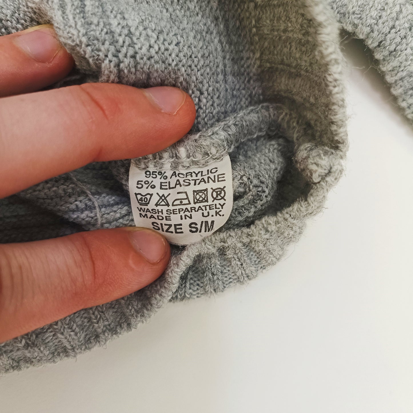 Light Grey Ribbed Cropped Knitted Crew Neck Jumper Size Small | Preloved