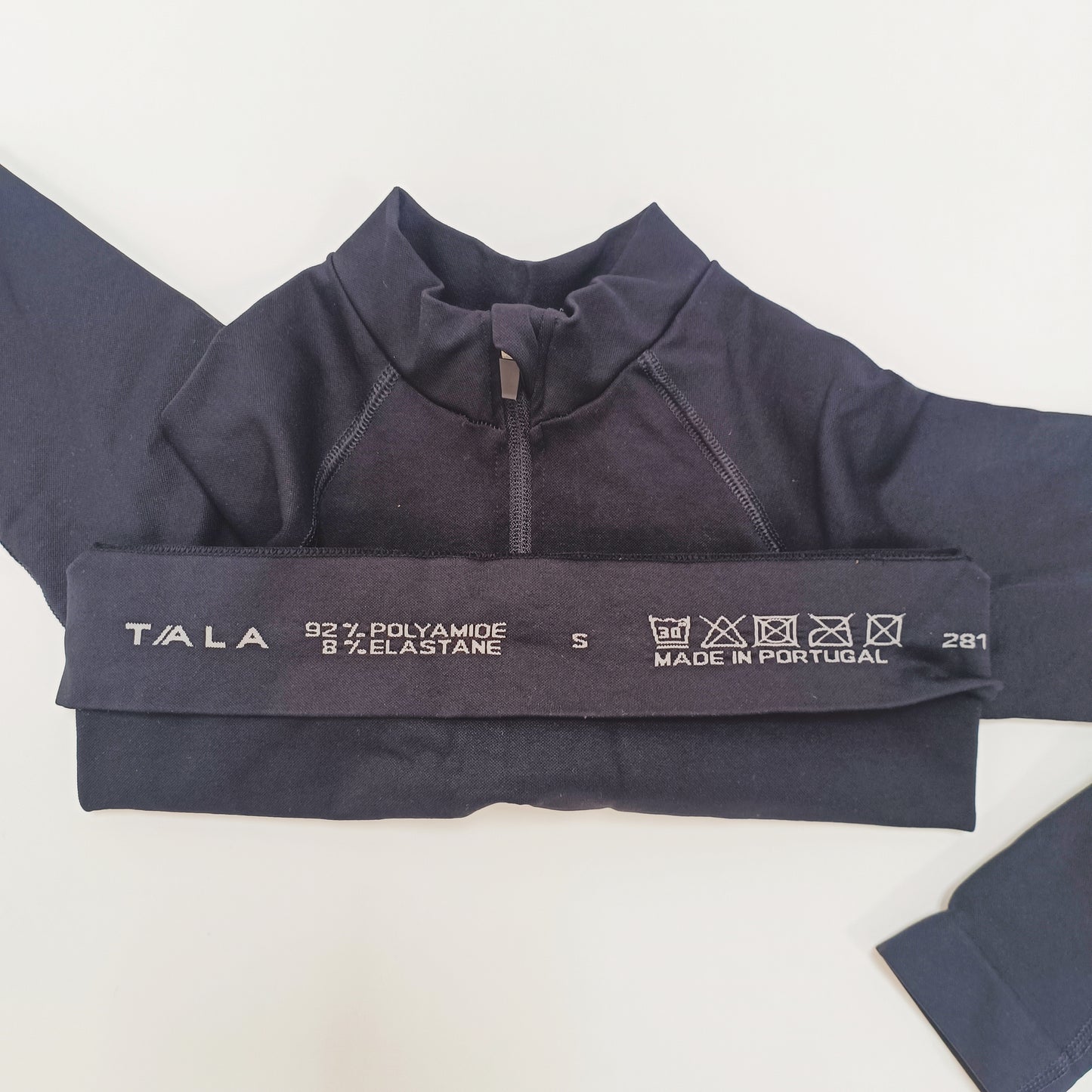 Black Zip Neck Cropped Long Sleeve Tight Fitting Sports Top Size Small | Preloved