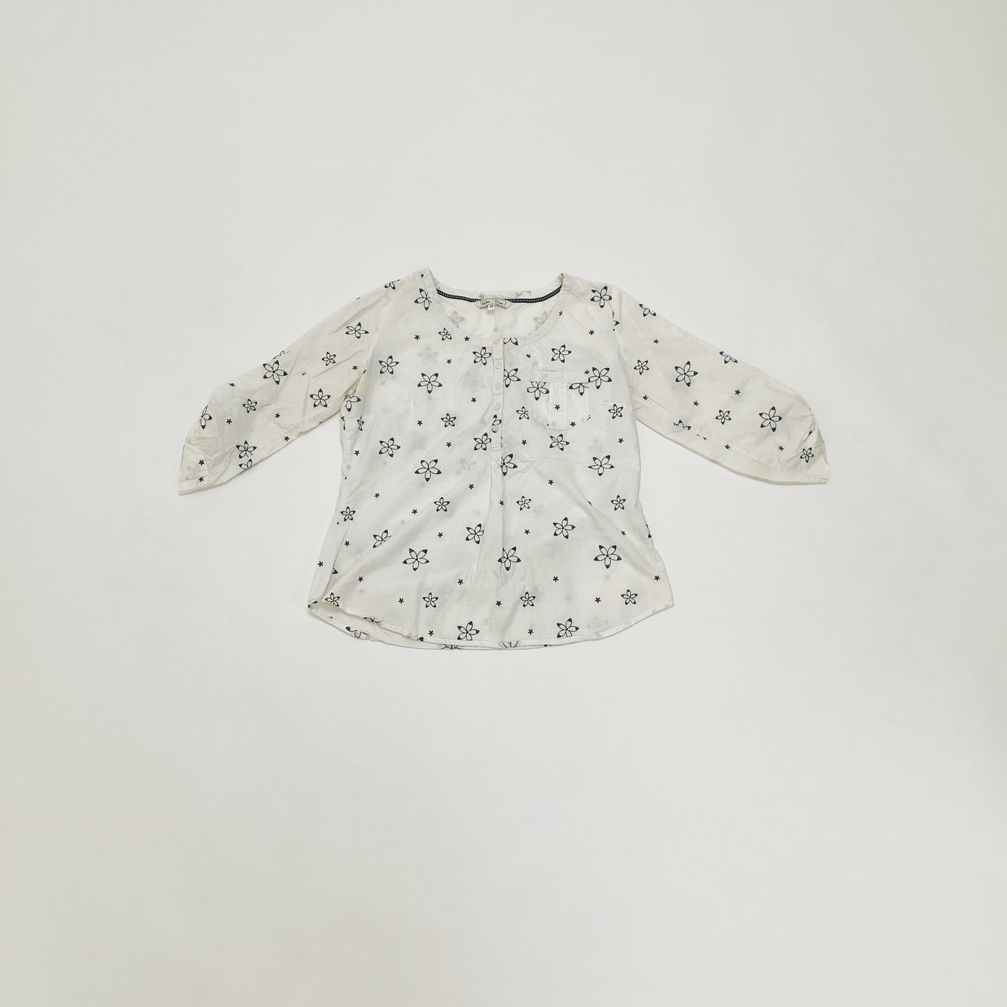 White & Blue Embroidered Floral Pattern Top Size Medium | Preloved