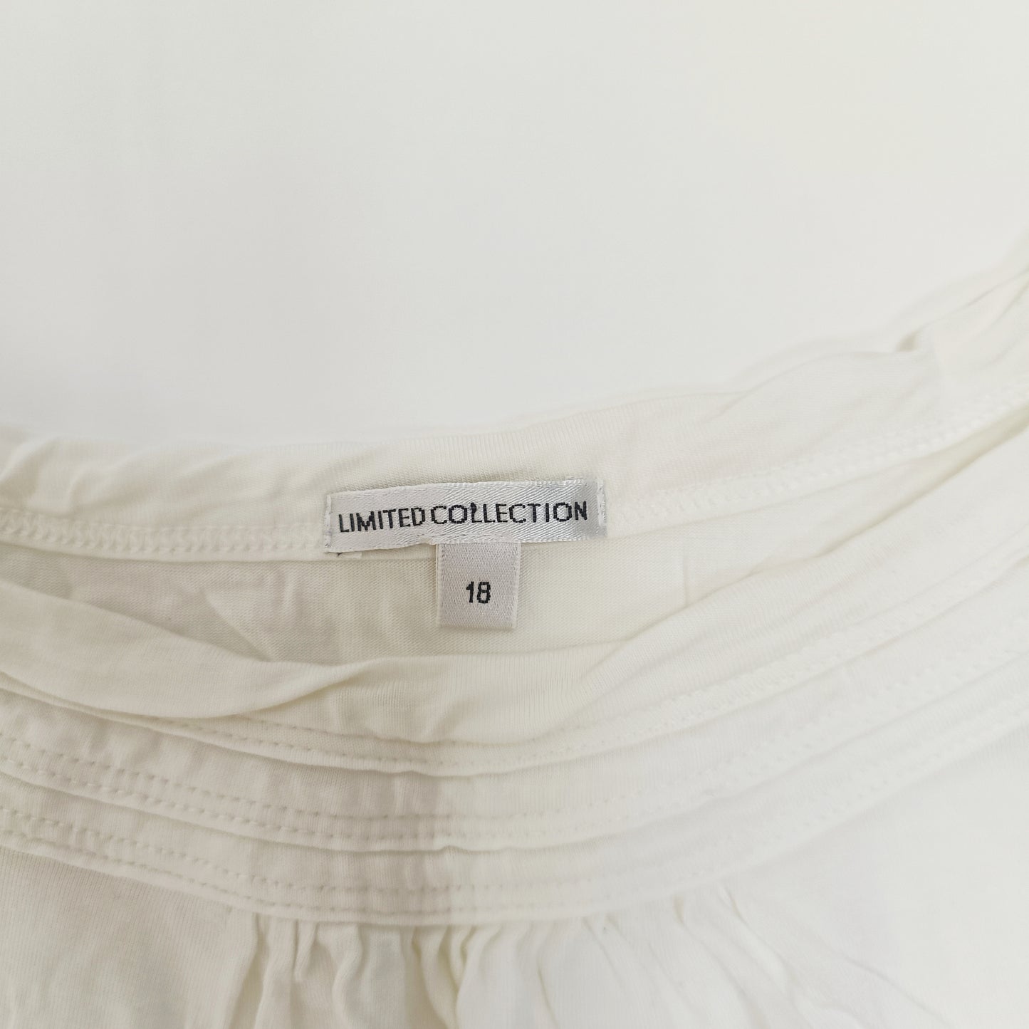 White Scoop Neck Sleeveless Top Size Large | Preloved