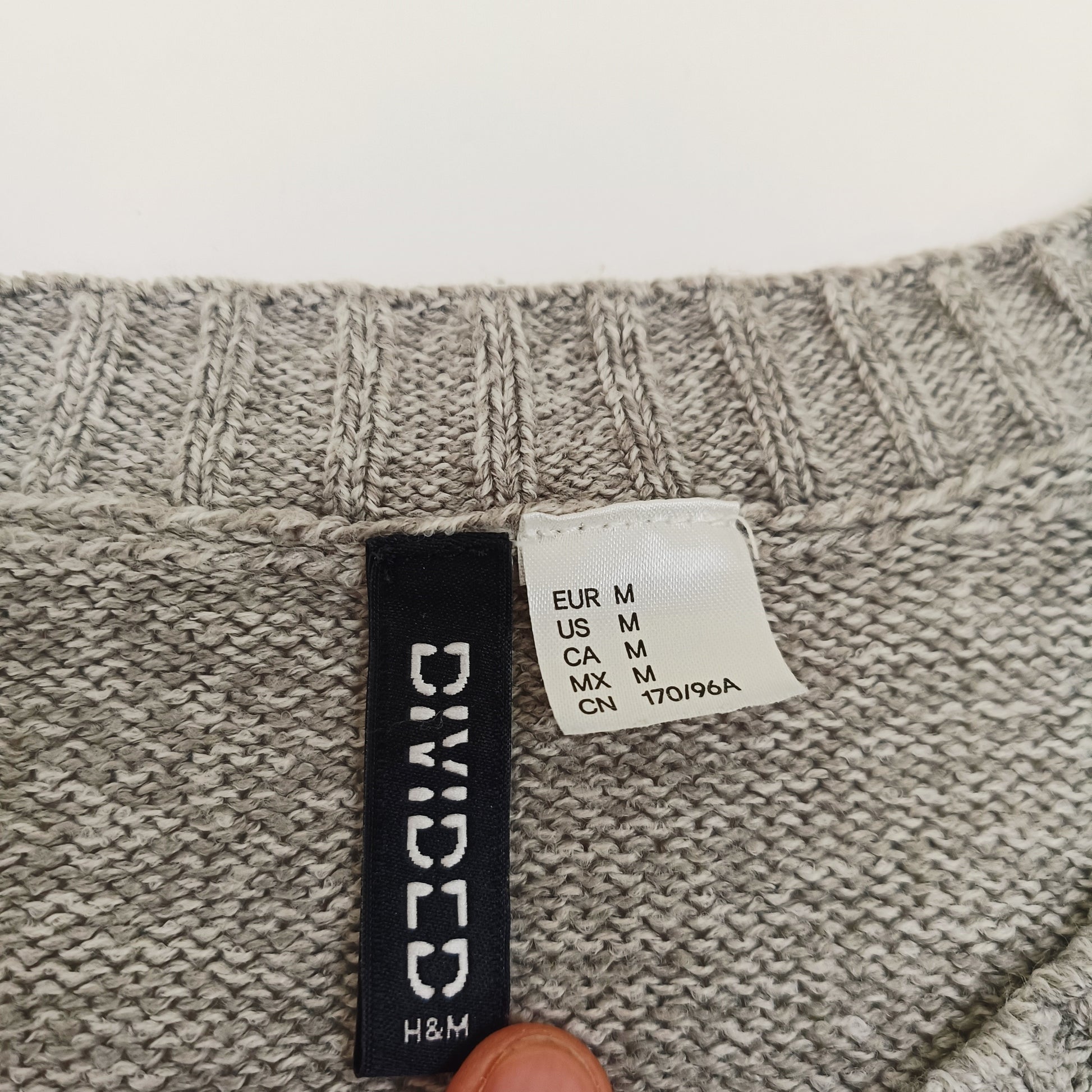 Light Grey Cable Knit Lightweight Cardigan Size Medium | Preloved