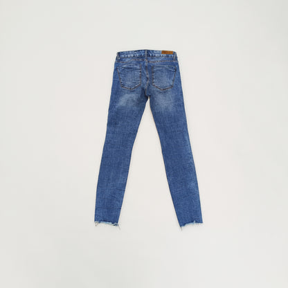 Mid Wash Ripped Knee Straight Leg Mid Rise Jeans Size Small | Preloved