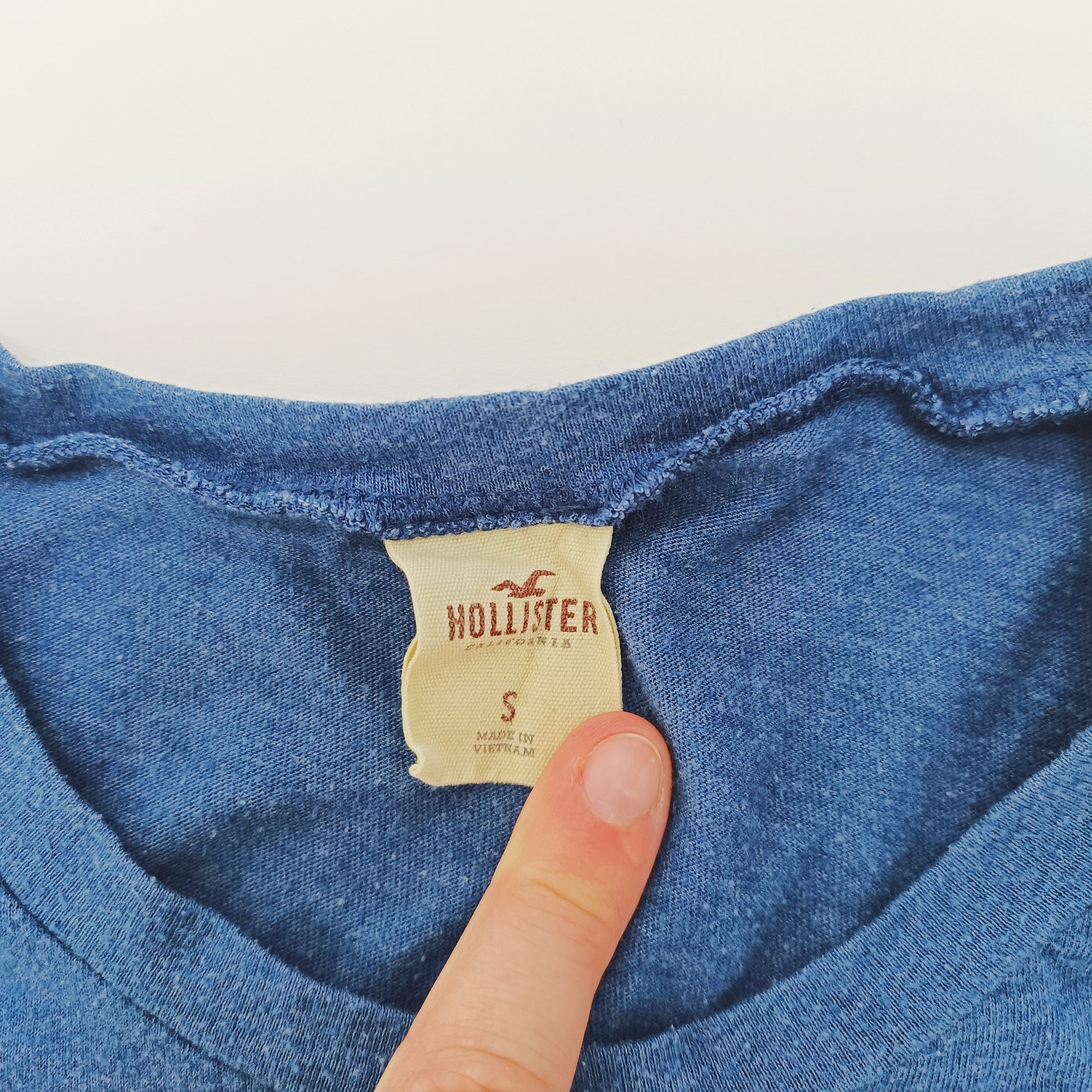 Blue Long Sleeve Mens T-Shirt Size Small | Preloved