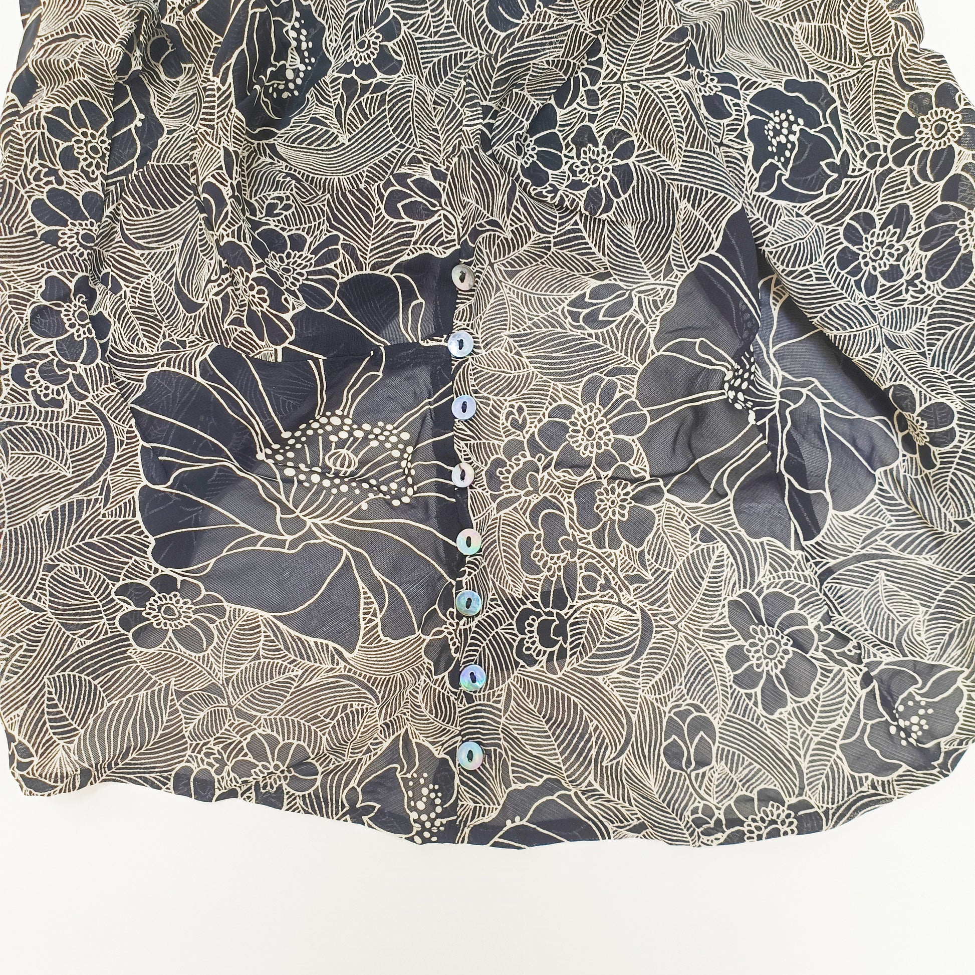 Monochrome Floral Wrap Style Short Sleeve Blouse Size Large | Preloved