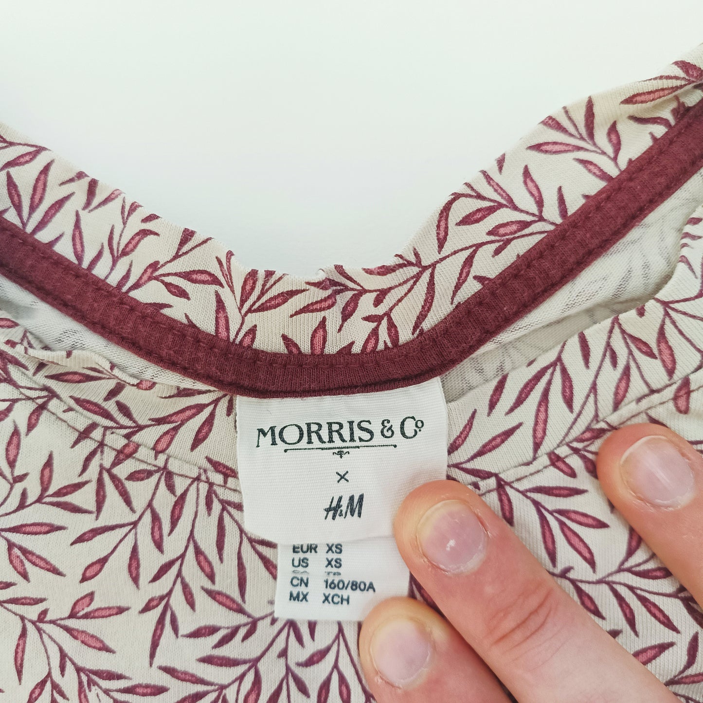 Burgundy Print Crew Neck Short Sleeve T-Shirt Size Extra Small | Preloved