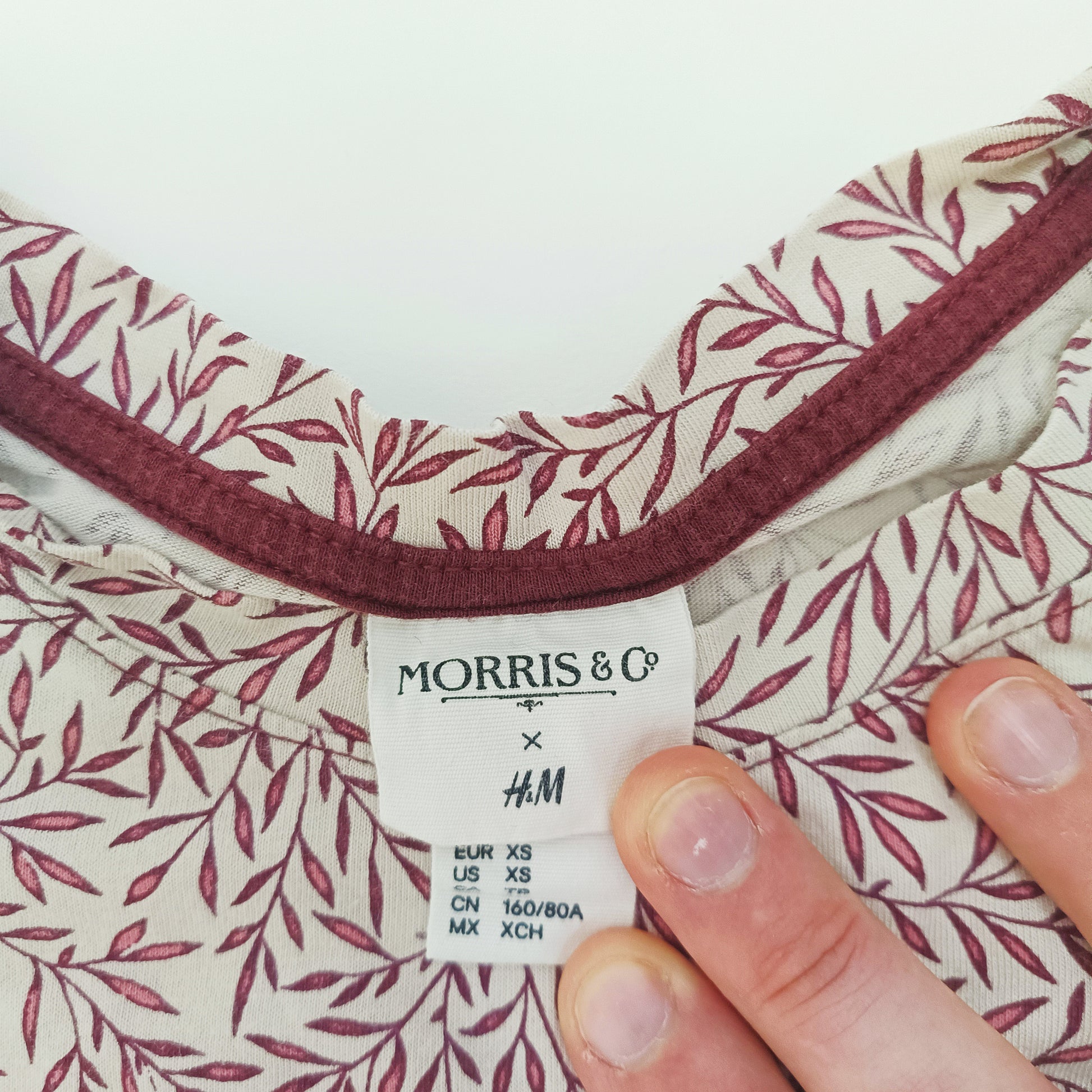 Burgundy Print Crew Neck Short Sleeve T-Shirt Size Extra Small | Preloved