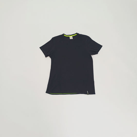 Black Crew Neck Green Stitched T-Shirt Size Large | Preloved