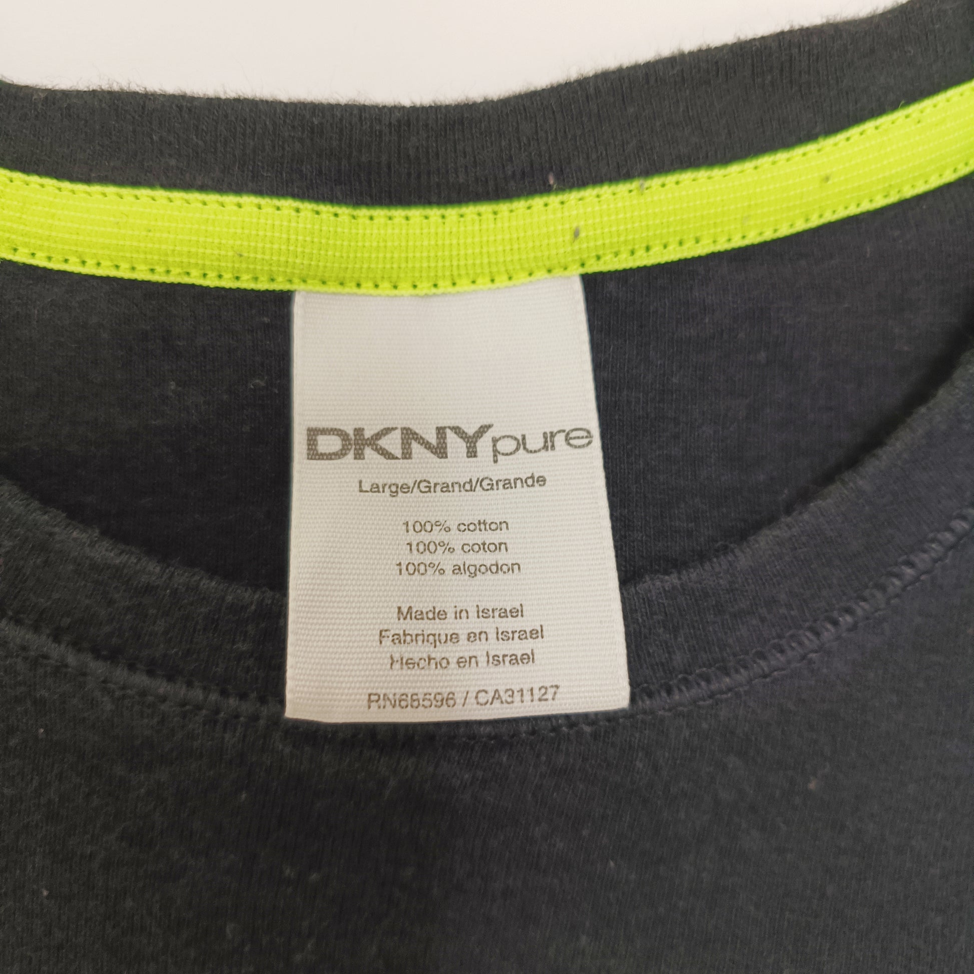 Black Crew Neck Green Stitched T-Shirt Size Large | Preloved