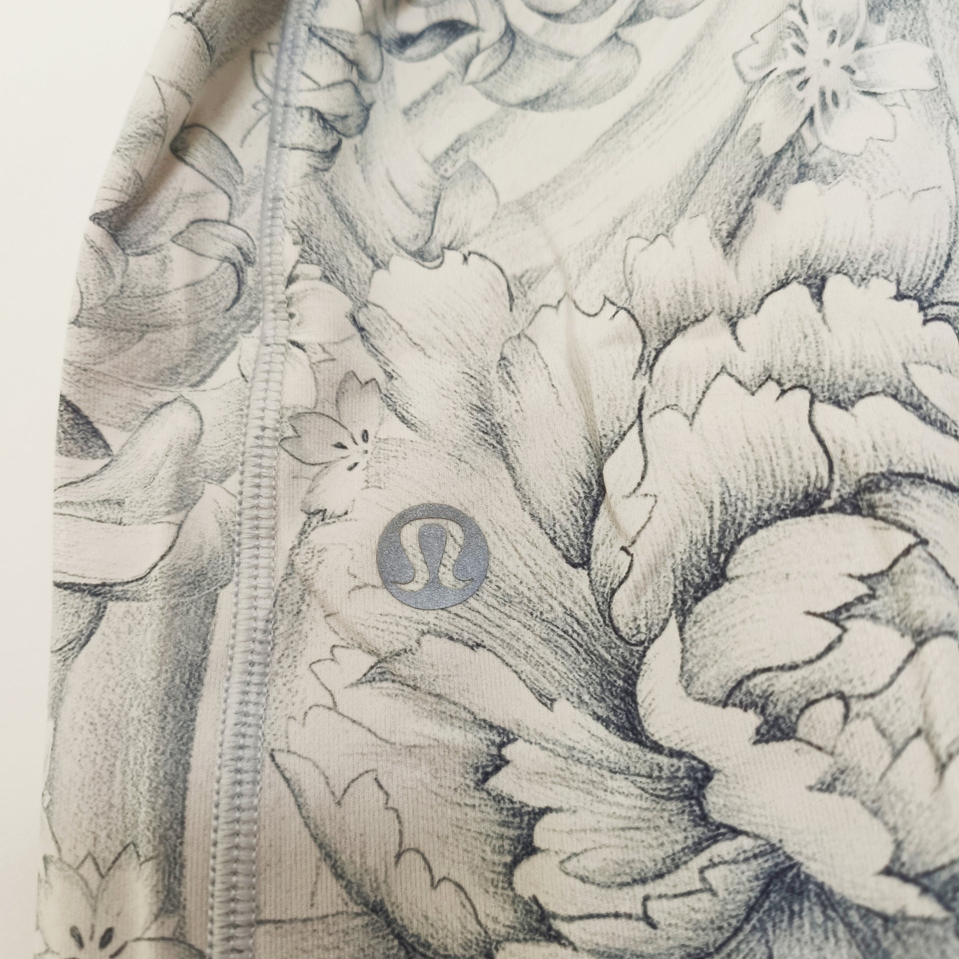 Monochrome Floral Print Side Pocket Leggings Size Extra Small | Preloved