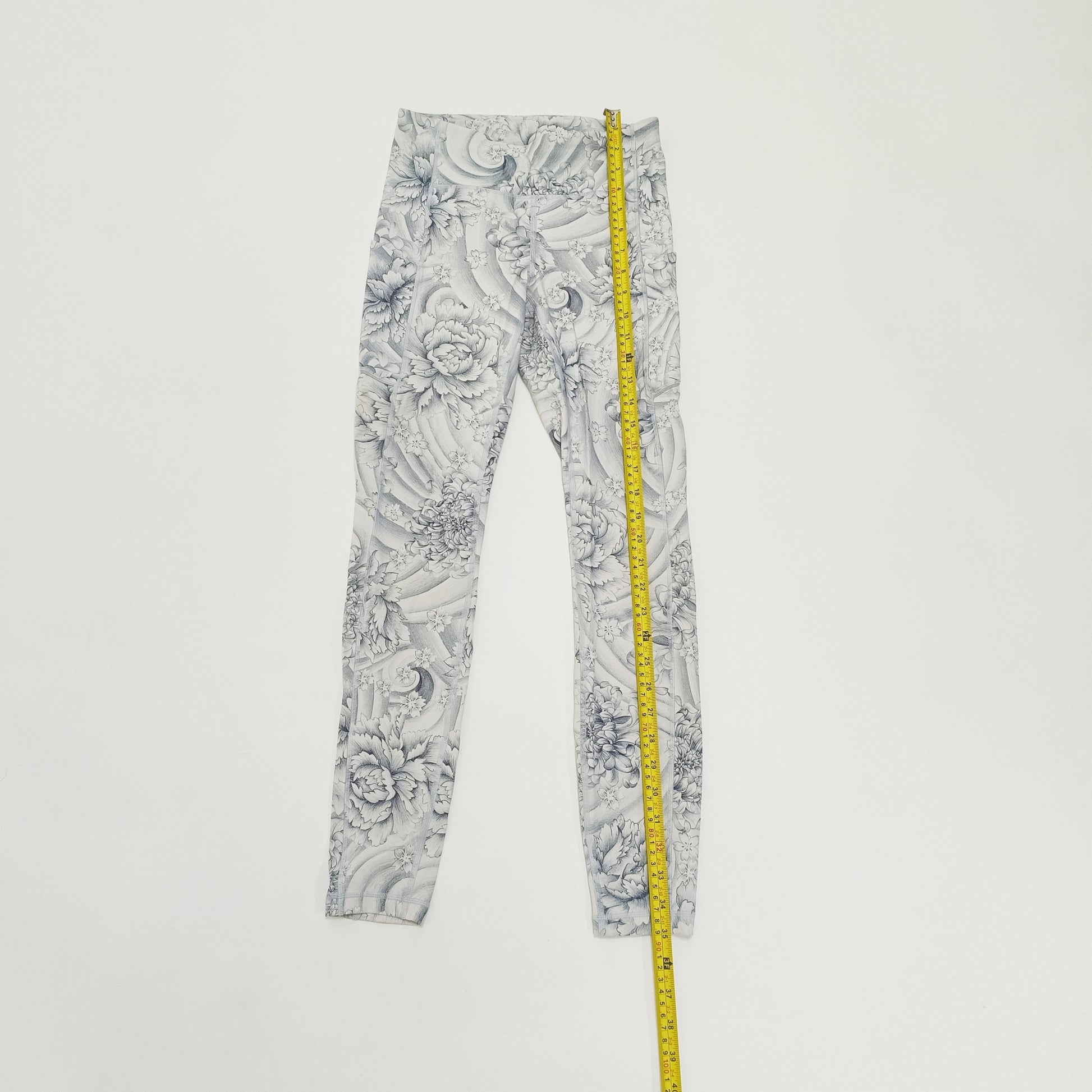 Monochrome Floral Print Side Pocket Leggings Size Extra Small | Preloved