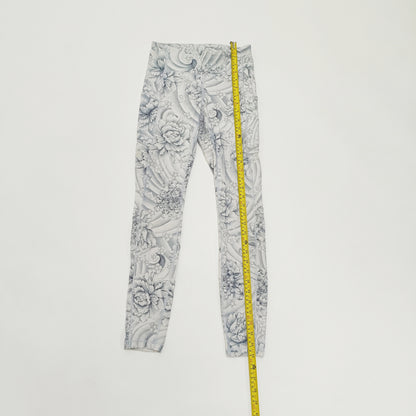 Monochrome Floral Print Side Pocket Leggings Size Extra Small | Preloved