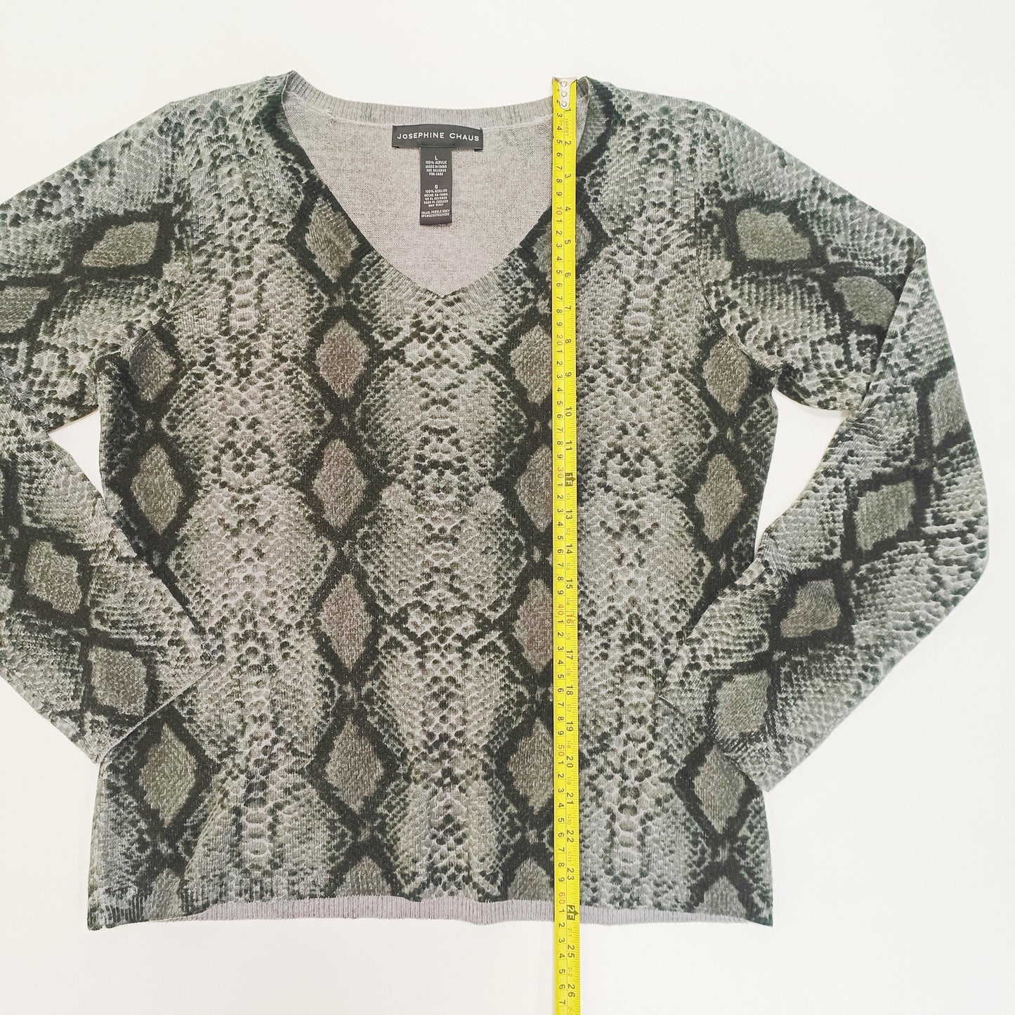 Grey Snakeskin V Neck Thin Jumper Size Large | Preloved