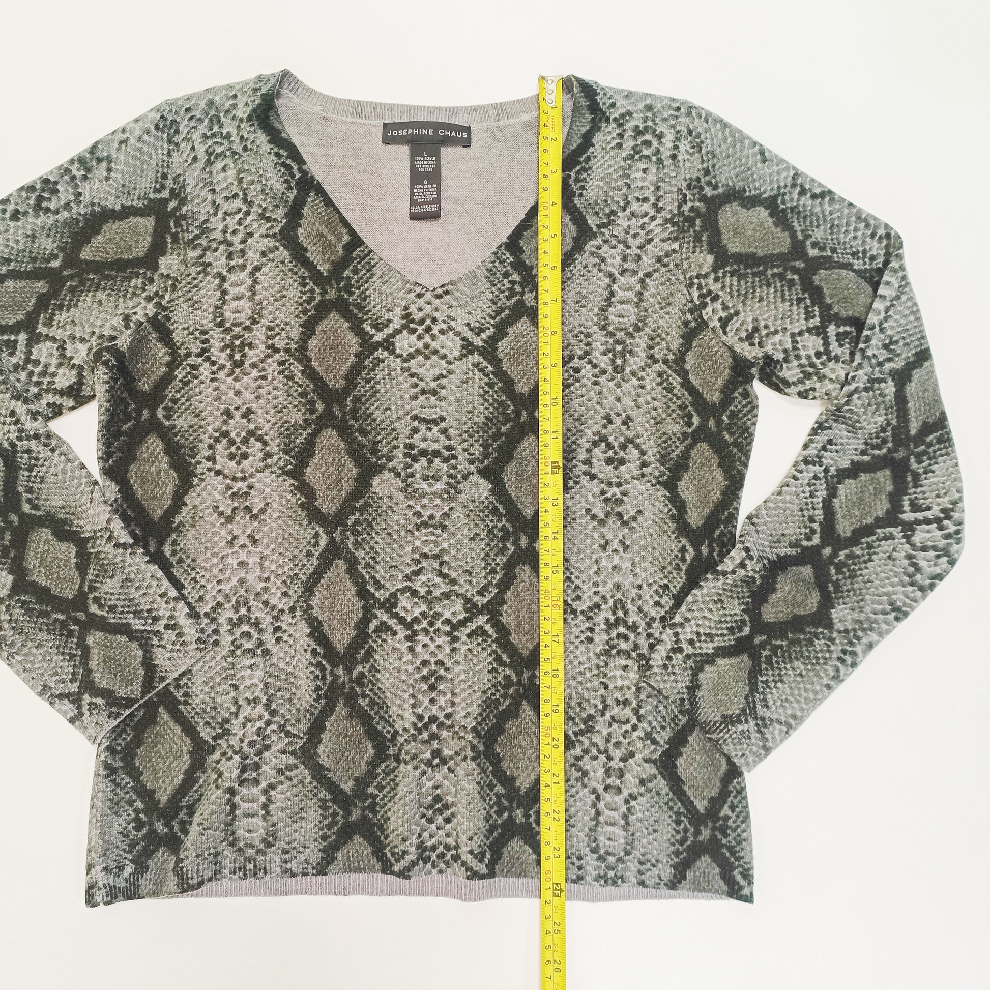 Grey Snakeskin V Neck Thin Jumper Size Large | Preloved