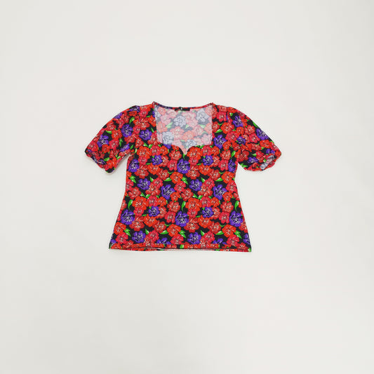 Red Bold Floral Heart Neckline Short Sleeve Top Size Medium | Preloved
