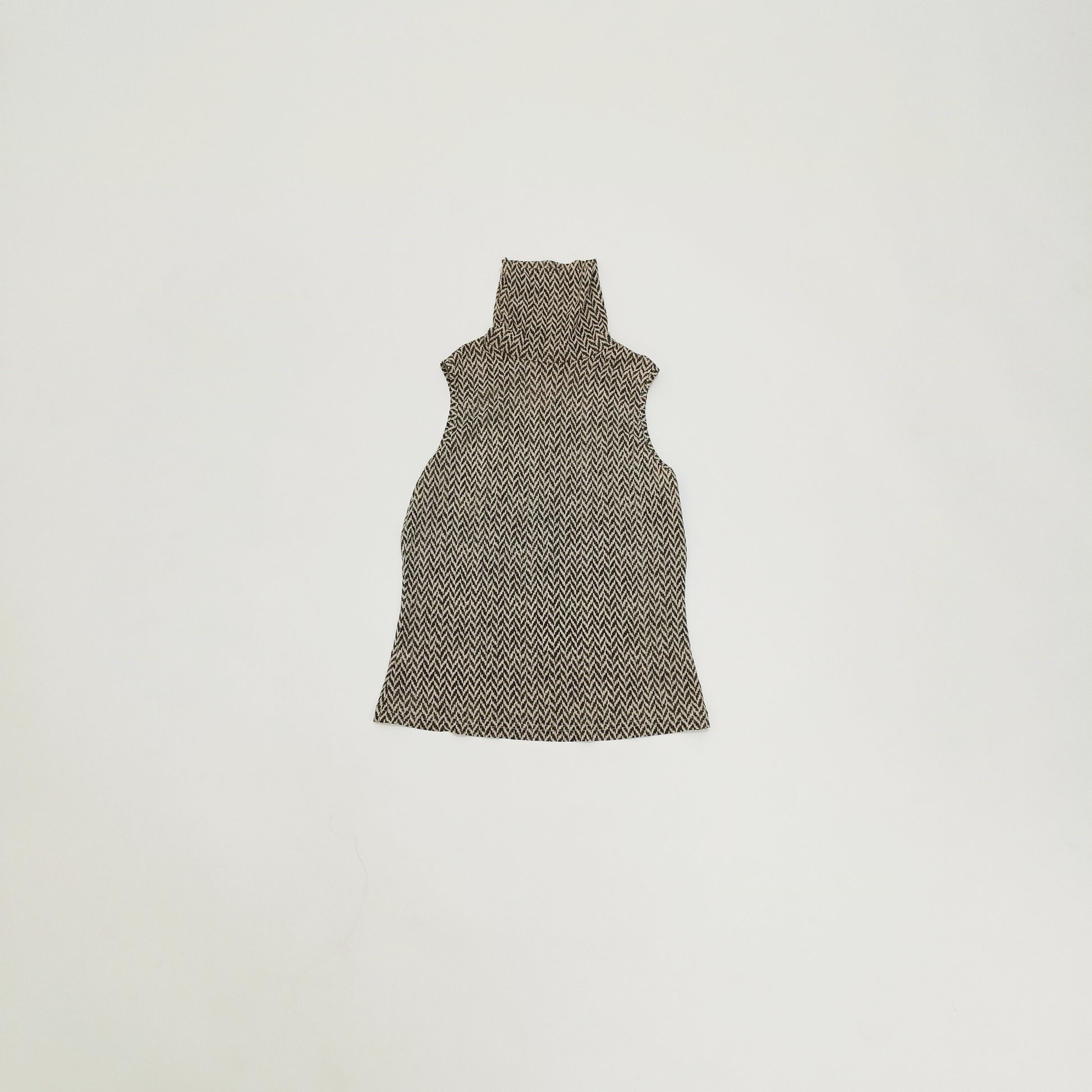 Monochrome Funnel Neck Sleeveless Mesh Top Size Medium | Preloved