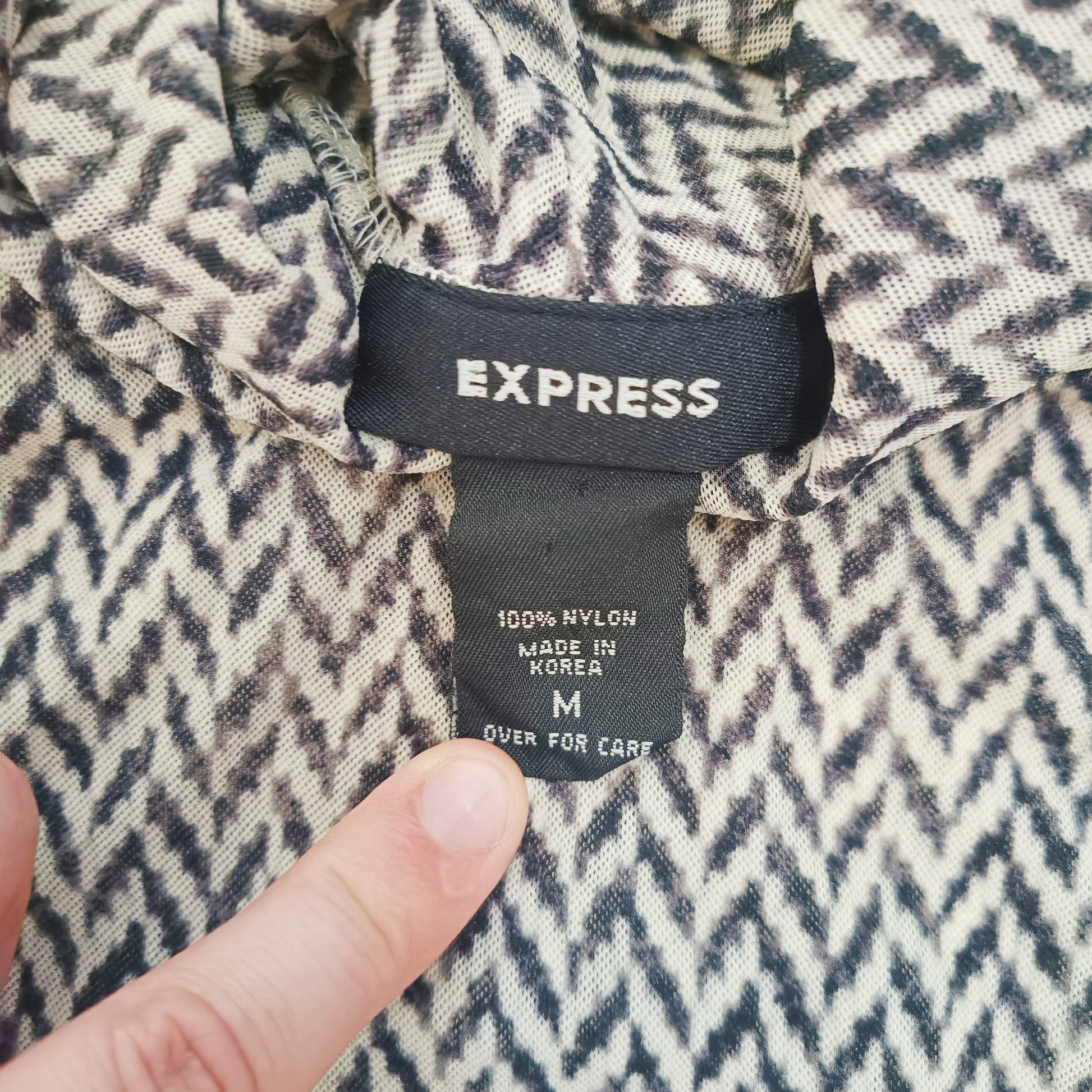 Monochrome Funnel Neck Sleeveless Mesh Top Size Medium | Preloved