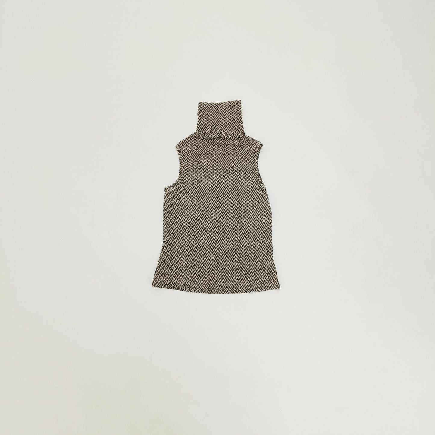 Monochrome Funnel Neck Sleeveless Mesh Top Size Medium | Preloved