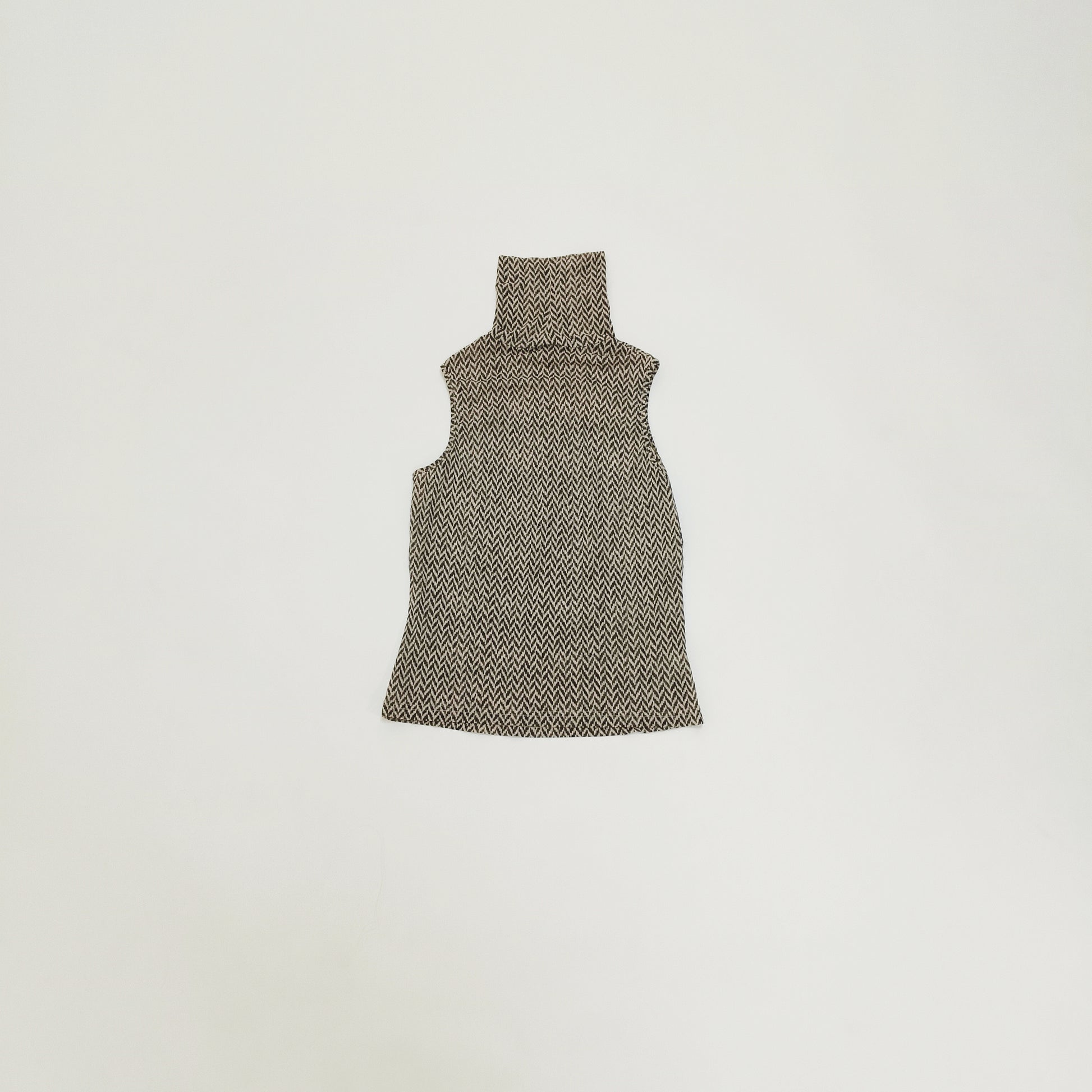 Monochrome Funnel Neck Sleeveless Mesh Top Size Medium | Preloved