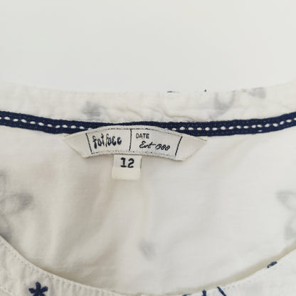 White & Blue Embroidered Floral Pattern Top Size Medium | Preloved