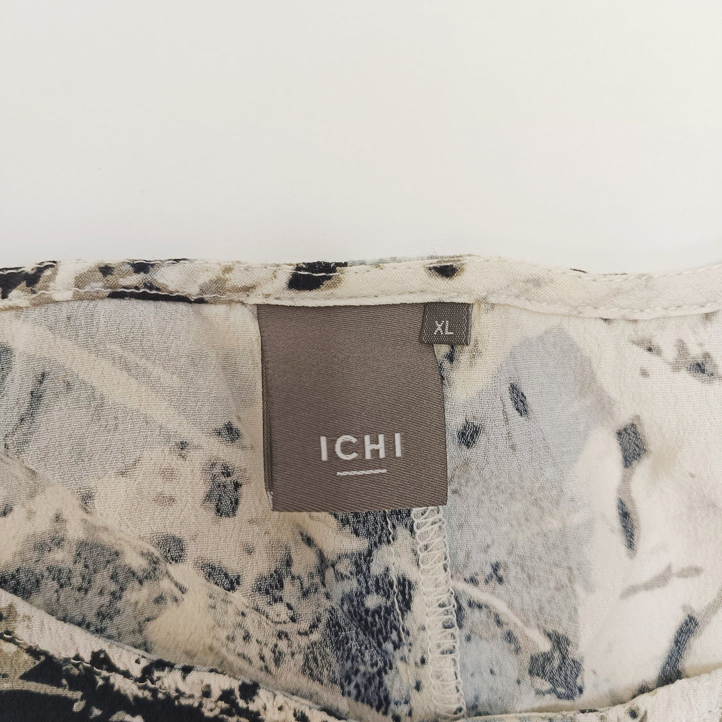 Grey Abstract Print Sleeveless Blouse Size Extra Large | Preloved