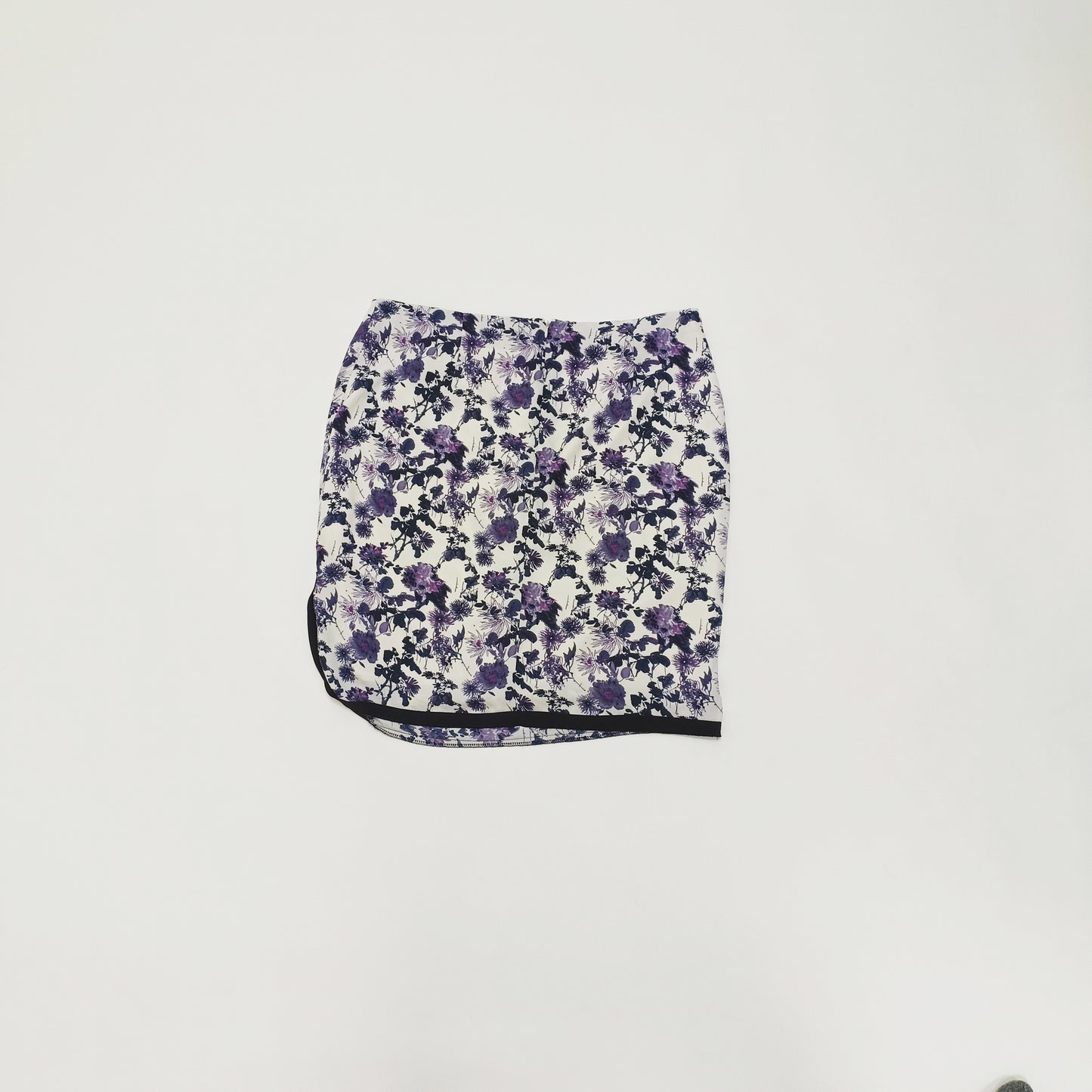 White & Blue Floral Knee Length Skirt Size Extra Large | Preloved