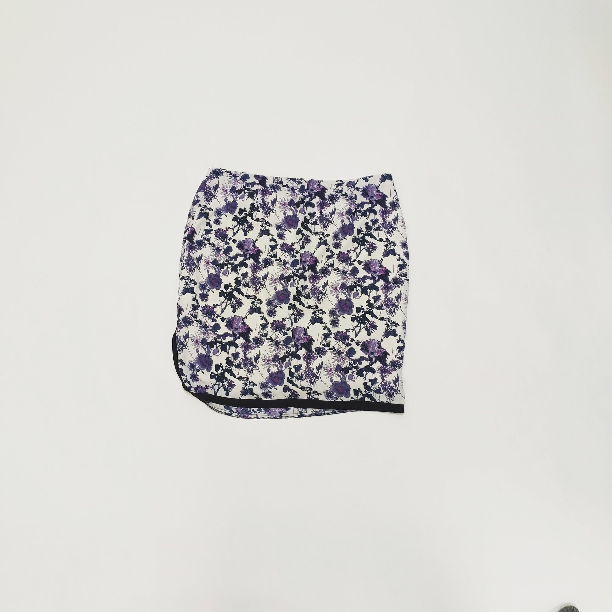 White & Blue Floral Knee Length Skirt Size Extra Large | Preloved