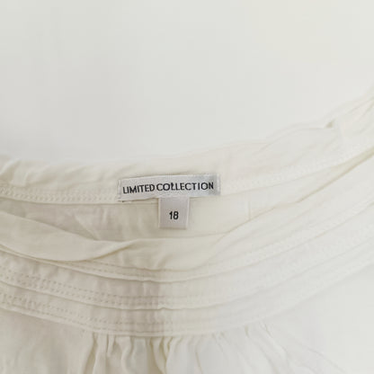 White Scoop Neck Sleeveless Top  Size Large | Preloved